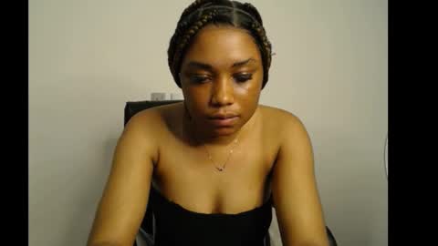 Snapshot of wet_juicypussy chatting on 01.03.25 queen online show from 01.03.25