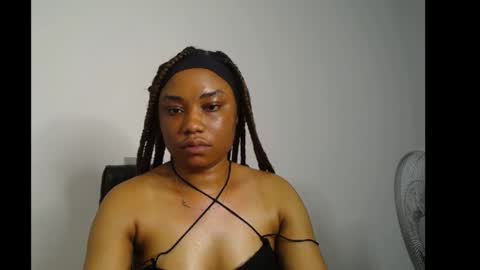 Snapshot of wet_juicypussy chatting on 01.06.25 queen online show from 01.06.25