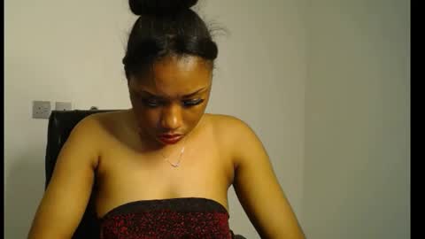 Snapshot of wet_juicypussy chatting on 01.14.25 queen online show from 01.14.25