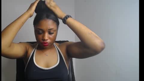 Snapshot of wet_juicypussy chatting on 01.16.25 queen online show from 01.16.25