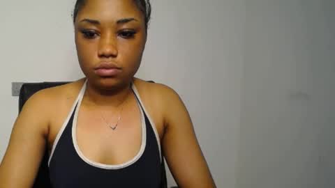 Snapshot of wet_juicypussy chatting on 01.19.25 queen online show from 01.19.25