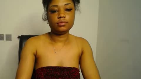Snapshot of wet_juicypussy chatting on 01.21.25 queen online show from 01.21.25