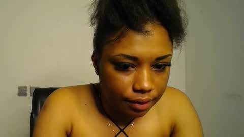 Snapshot of wet_juicypussy chatting on 01.21.25 queen online show from 01.21.25