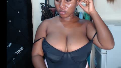 Snapshot of wet_xxpussy55 chatting on 11.14.25 Sonia online show from 11.14.25