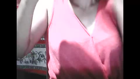 Snapshot of wethornypussy4u chatting on 10.05.25 wethornypussy4u online show from 10.05.25