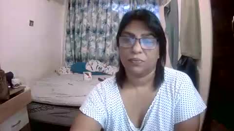 Snapshot of wetindian1971 chatting on 04.02.26 kavita online show from 04.02.26