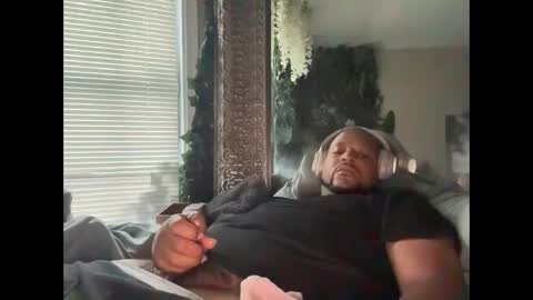 Snapshot of wettdreammcumtru chatting on 09.13.25 Magic johnson 313 online show from 09.13.25