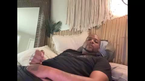 Snapshot of wettdreammcumtru chatting on 10.15.25 Magic johnson 313 online show from 10.15.25