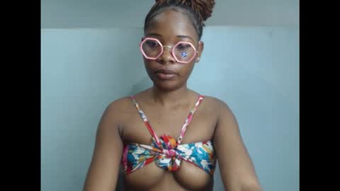 Snapshot of wetxxbabe chatting on 10.14.25 wetxxbabe online show from 10.14.25
