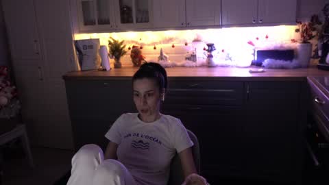 Victoria Maria online show from 01.05.25