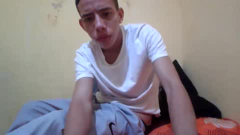 Snapshot of white_boy84723 chatting on 11.29.25 white boy online show from 11.29.25