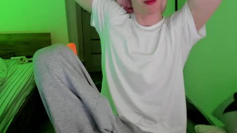 Snapshot of white_vibee chatting on 04.04.26 Stefan online show from 04.04.26