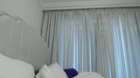 whitenightandqueen online show from 05.11.26