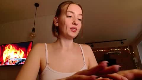 Snapshot of whiteprincessluna chatting on 11.19.25 You wont find me here on Saturdays and Sundays online show from 11.19.25