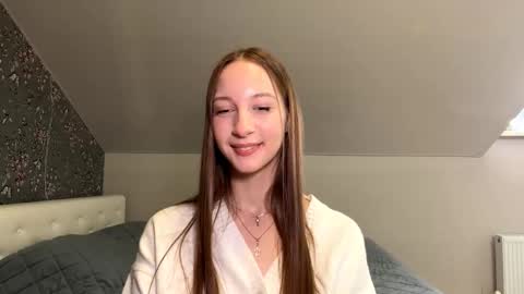 Luna Vale online show from 10.20.25