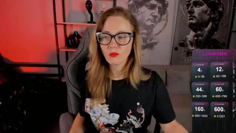 Snapshot of whitneypunnch chatting on 11.03.25 whitneypunnch online show from 11.03.25