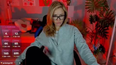 Snapshot of whitneypunnch chatting on 12.03.25 whitneypunnch online show from 12.03.25