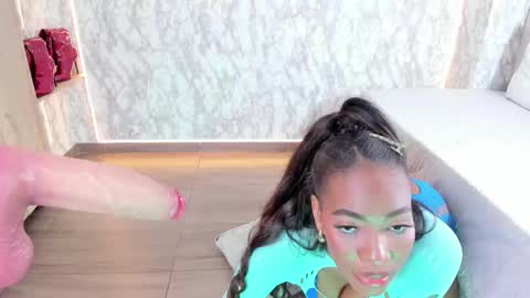 Snapshot of whitneyyfox chatting on 12.03.25 whitneyyfox online show from 12.03.25