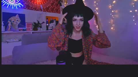 Snapshot of whoalexxa chatting on 11.06.25 Alexa online show from 11.06.25