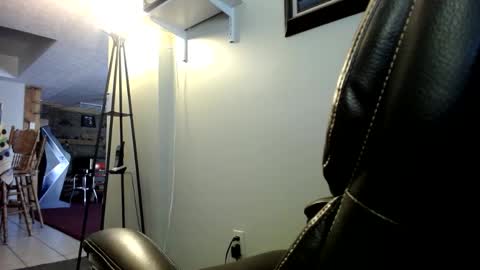 Snapshot of whofcares2 chatting on 10.01.25 whofcares2 online show from 10.01.25