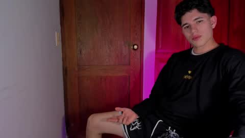 Snapshot of whos_he chatting on 01.11.26 whos_he online show from 01.11.26