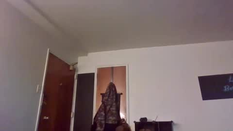 Snapshot of whosten0 chatting on 11.21.25 whosten0 online show from 11.21.25