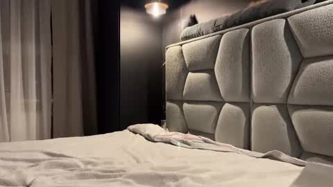 Snapshot of why_____not chatting on 03.16.26 Alice online show from 03.16.26