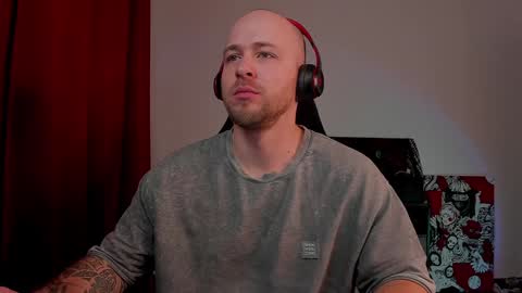 Snapshot of why_you_so_serious chatting on 01.29.25 VI online show from 01.29.25