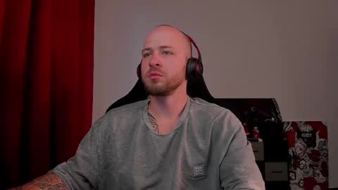 Snapshot of why_you_so_serious chatting on 03.05.25 VI online show from 03.05.25