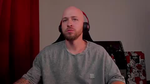 Snapshot of why_you_so_serious chatting on 03.08.25 VI online show from 03.08.25