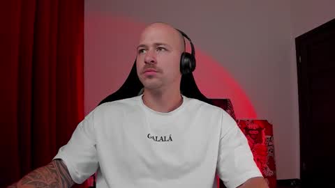 Snapshot of why_you_so_serious chatting on 09.30.25 VI online show from 09.30.25