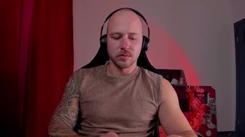 Snapshot of why_you_so_serious chatting on 10.04.25 VI online show from 10.04.25