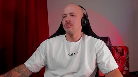 Snapshot of why_you_so_serious chatting on 10.15.25 VI online show from 10.15.25