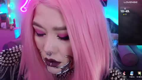 Snapshot of wickedxqueen chatting on 12.11.24 Laura online show from 12.11.24