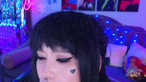 Snapshot of wickedxqueen chatting on 01.01.25 Laura online show from 01.01.25