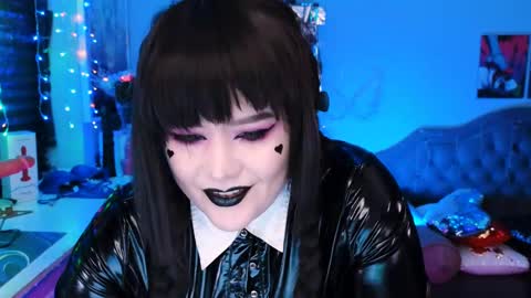 Snapshot of wickedxqueen chatting on 02.13.25 Laura online show from 02.13.25