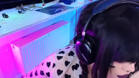 Snapshot of wickedxqueen chatting on 03.05.25 Laura online show from 03.05.25