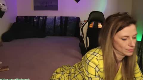 Snapshot of widthofapeach chatting on 11.01.25 Gretchen Jimmy online show from 11.01.25