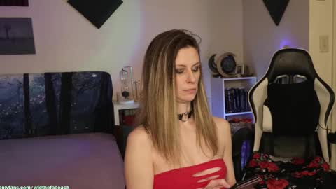 Snapshot of widthofapeach chatting on 12.15.25 Gretchen Jimmy online show from 12.15.25