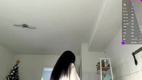 Mia online show from 10.17.25