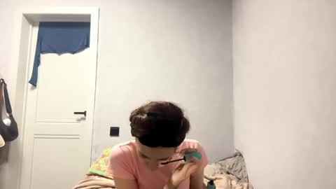 wildpeachh online show from 10.28.25