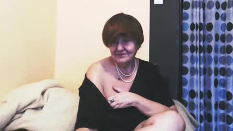 Snapshot of wildredcat chatting on 10.18.25 WildRedCat online show from 10.18.25