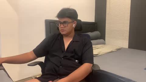 Snapshot of wildynight chatting on 03.08.25 Wildy online show from 03.08.25