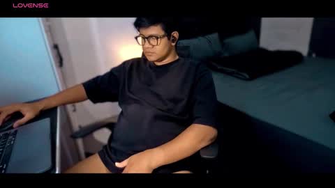 Snapshot of wildynight chatting on 09.22.25 Wildy online show from 09.22.25