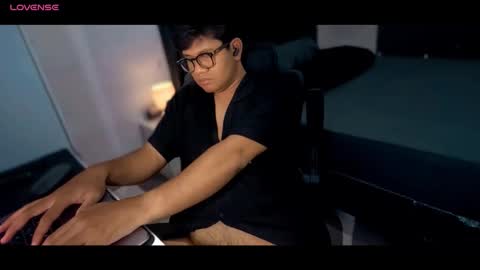 Snapshot of wildynight chatting on 10.20.25 Wildy online show from 10.20.25