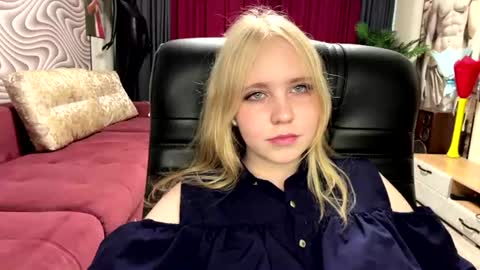 Snapshot of wilhelminafraker chatting on 06.21.26 Anny online show from 06.21.26