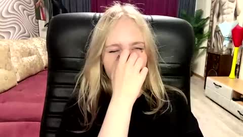 Snapshot of wilhelminafraker chatting on 07.17.26 Anny online show from 07.17.26