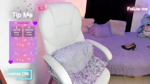 Snapshot of will_thomson_t chatting on 10.29.25 sofia and will online show from 10.29.25