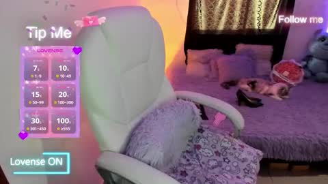 Snapshot of will_thomson_t chatting on 11.29.25 sofia and will online show from 11.29.25