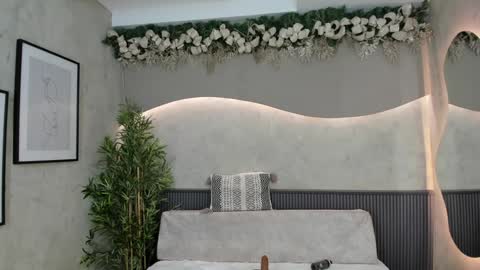 Snapshot of willow_hendrix chatting on 12.27.24 Ms Willow online show from 12.27.24